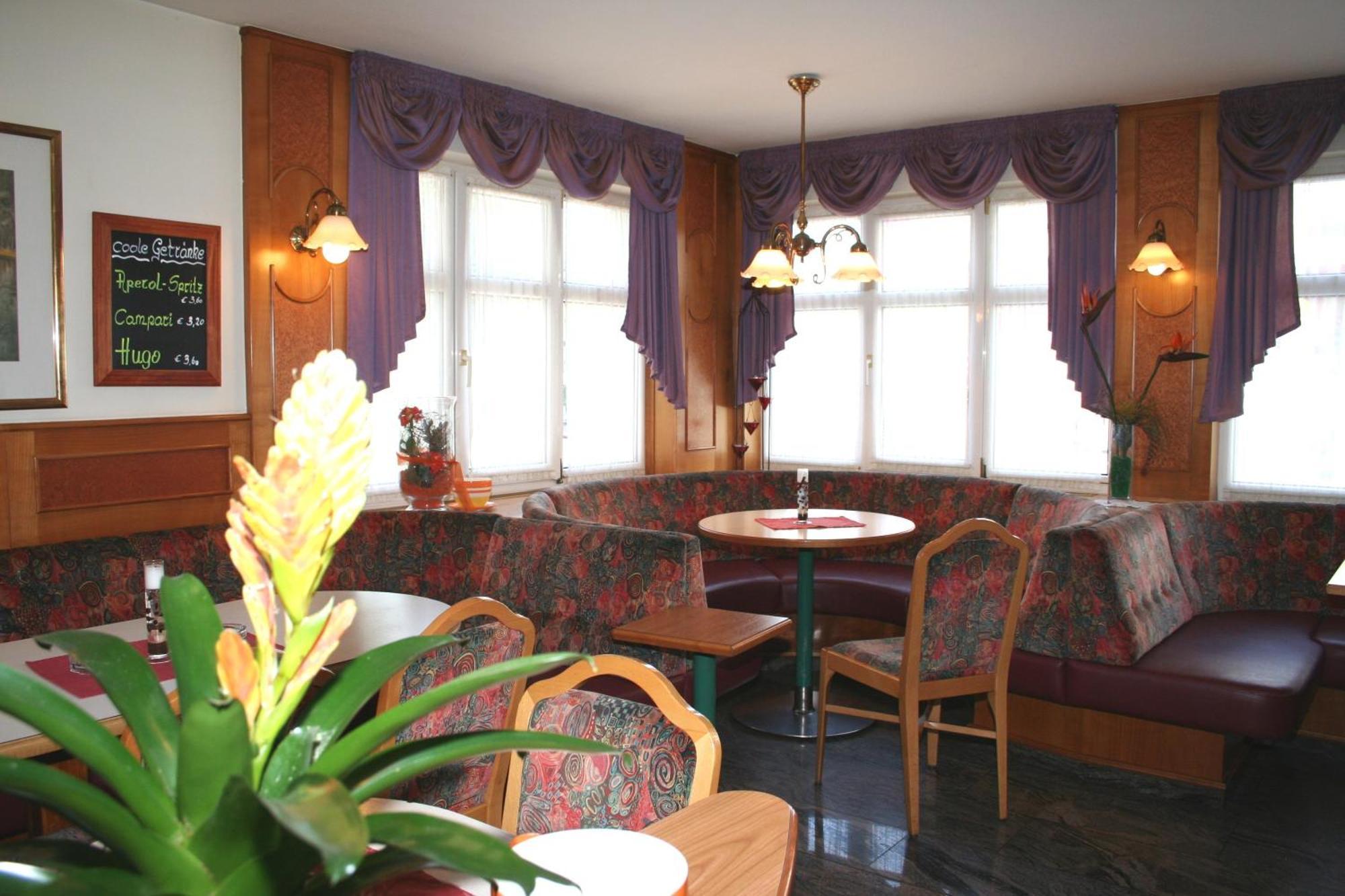 Hotel Cafe Lorenz Hohenems Exteriör bild