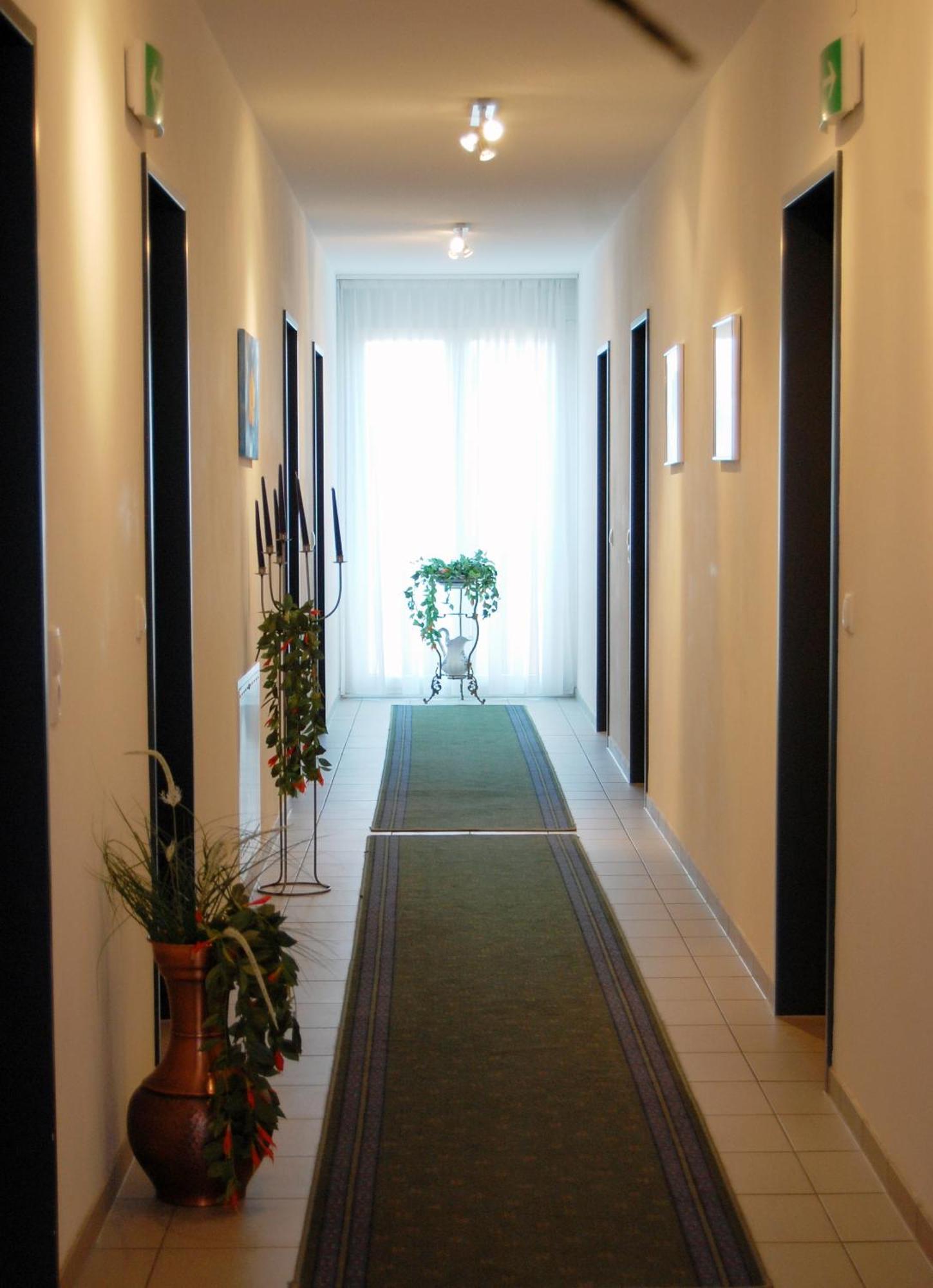 Hotel Cafe Lorenz Hohenems Exteriör bild