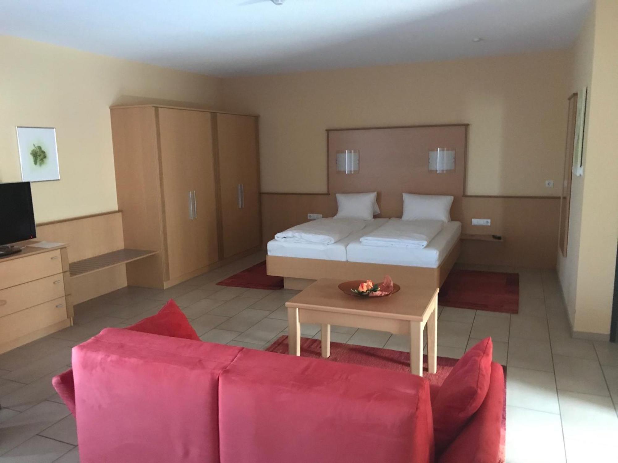 Hotel Cafe Lorenz Hohenems Exteriör bild