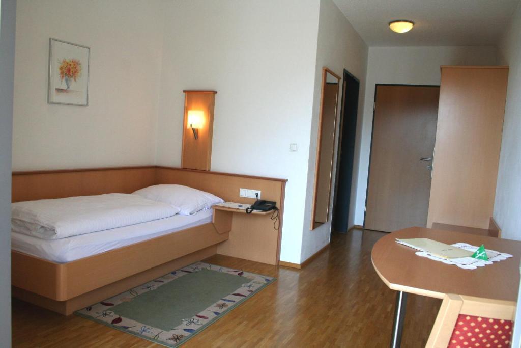 Hotel Cafe Lorenz Hohenems Rum bild