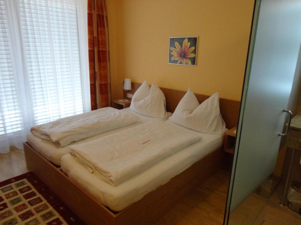 Hotel Cafe Lorenz Hohenems Rum bild