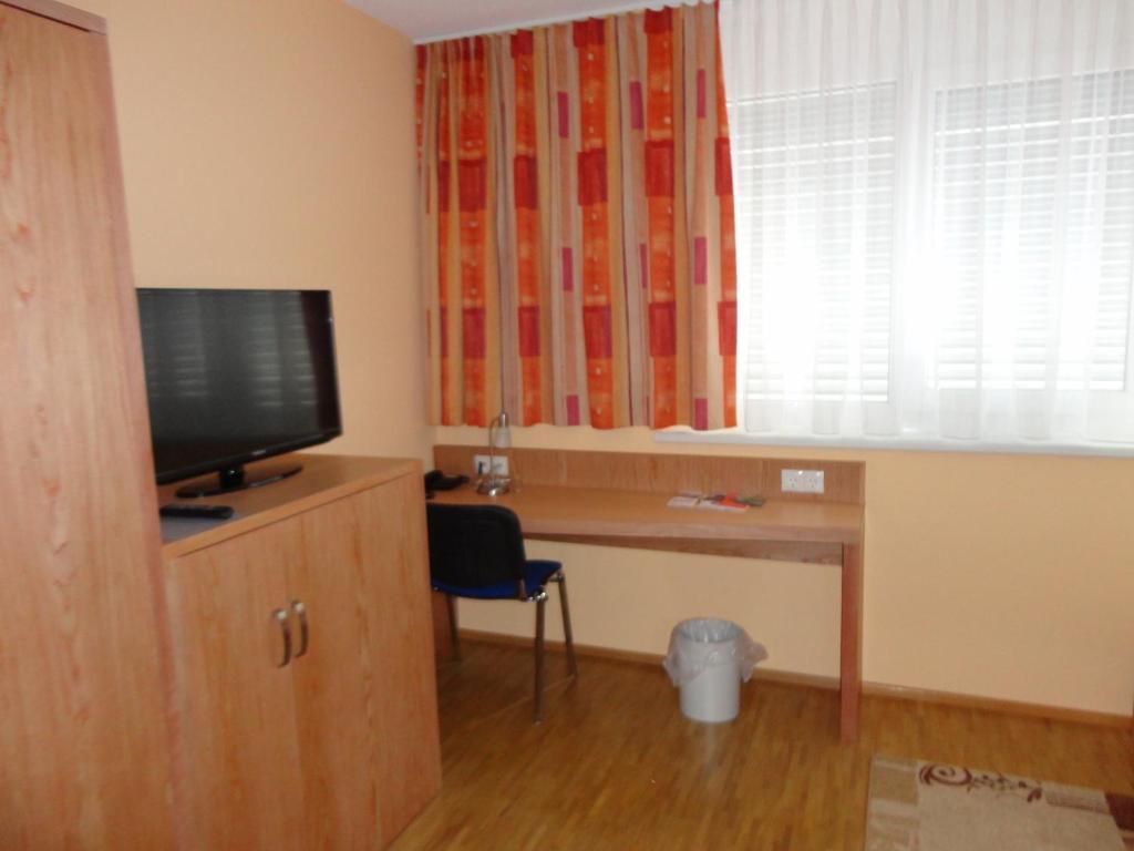 Hotel Cafe Lorenz Hohenems Rum bild