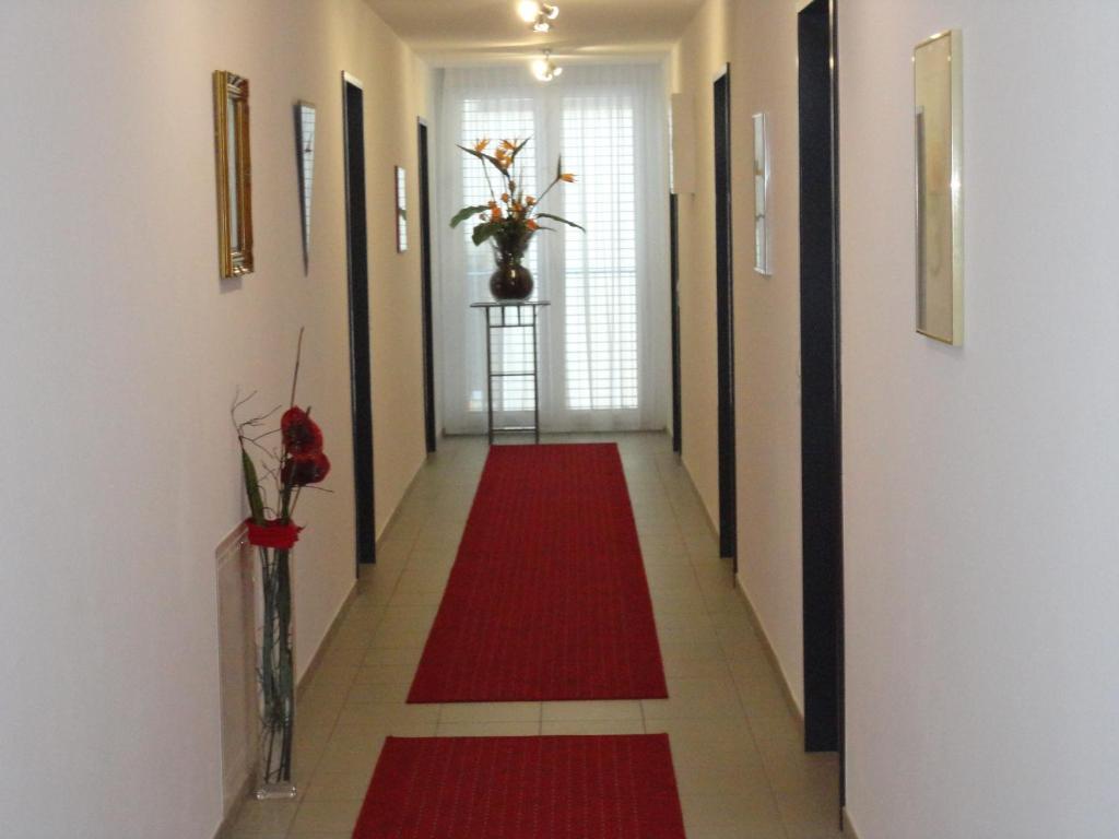 Hotel Cafe Lorenz Hohenems Exteriör bild